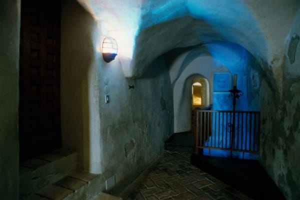 L'Eco di Azzurrina: Una Notte nel Castello di Montebello